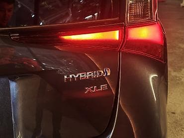8: Toyota Prius: 2019 г., 1.8 л, Вариатор, Гибрид, Лифтбек — 9