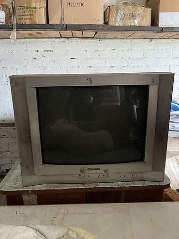 Телевизоры: Телевизор кинескопный (CRT), диагональ примерно 21–25". Особенности — 1