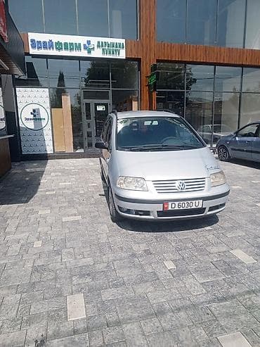 ижара машина: Volkswagen Sharan: 2001 г., 2 л, Кол менен иштөөчү, Бензин, Вэн/Минивэн — 7