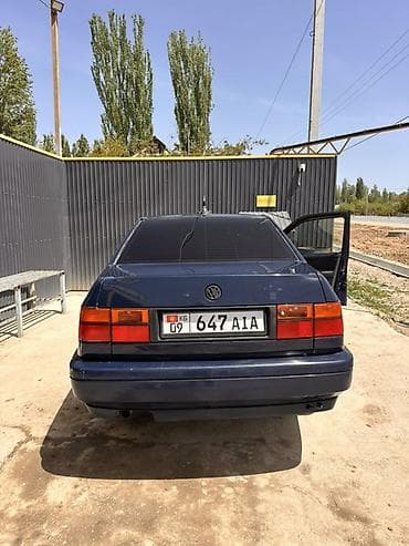 авто лизинк бишкек: Volkswagen Vento: 1993 г., 1.8 л, Кол менен иштөөчү, Бензин, Седан — 4