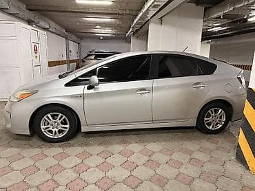 byd e2 2023: Toyota Prius: 2013 г., 1.8 л, Вариатор, Гибрид, Хэтчбэк — 2