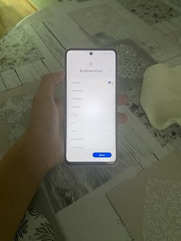 скупа телефон: Смартфон с большим дисплеем и круглым модулем камер - Корпус белого — 2