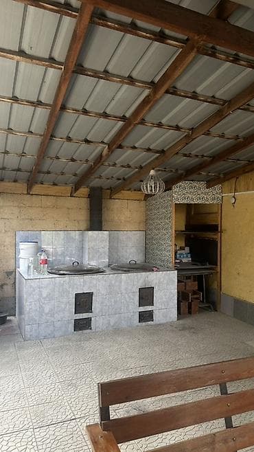 бассеин: Продаётся жилой дом с большим двором и навесами. - Закрытая — 7