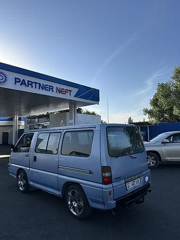 daf 75: Mitsubishi Delica: 1993 г., Минивэн — 4