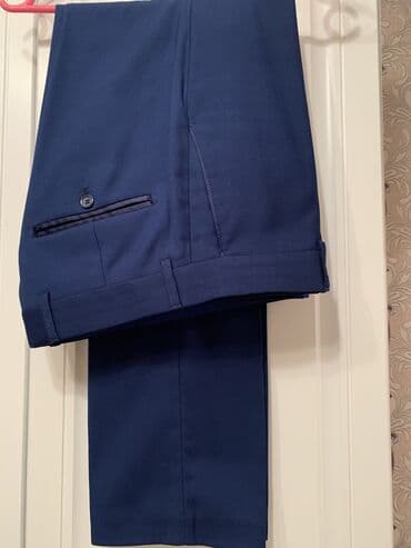 срочно продаю в связи с переездом: Костюм (брюки,белая рубашка) в отличном качестве и состоянии! Одевали — 2
