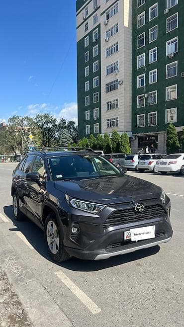 Toyota RAV4: 2022 г., 2.5 л, Автомат, Бензин, Кроссовер
