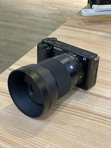 Sony ZV-E10 в отличном состоянии. Использовалась мало, минимальный