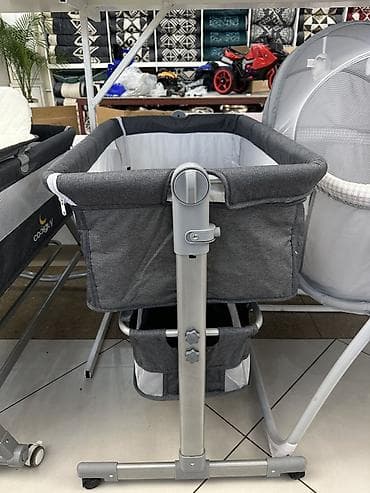 детская кроватка с пеленальным столиком: Детская приставная кроватка, С колесиками, цвет - Серый — 2