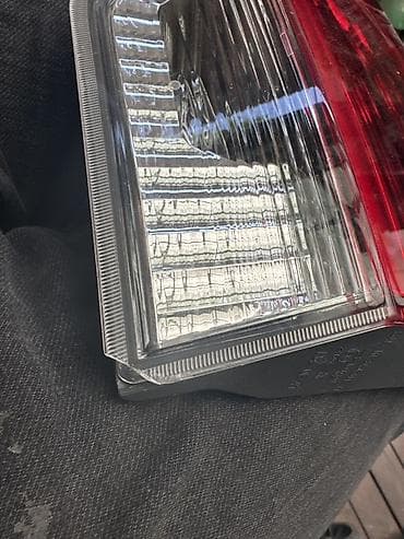 eagle eyes: Продаётся задняя фара Toyota Highlander u50 на багажник. Небольшой — 1