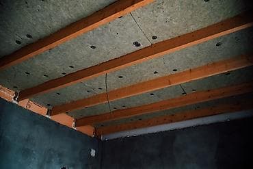 Үйлөрдү сатуу: 📍Биримдик куттан🏠эки кабаттуу кызыл кирпичтен үй сатылат. Үй эки — 9