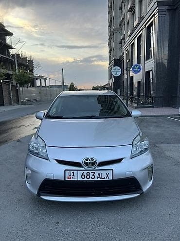 134: Toyota Prius: 2015 г., 1.8 л, Вариатор, Гибрид, Хэтчбэк — 2