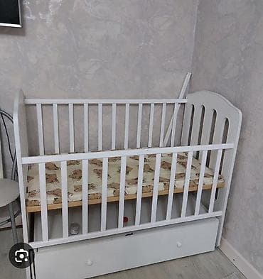 Керебеттер: Манеж керебет, Колдонулган, Комоду менен — 2