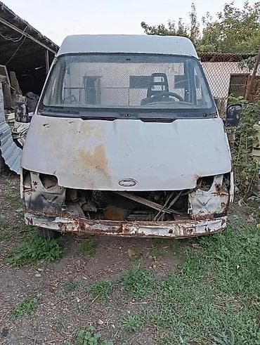 Транспорт: Предлагается каркас микроавтобуса Ford Transit с кабиной. Автомобиль — 2