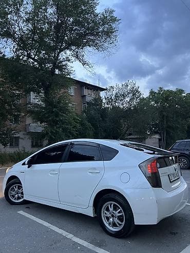 машина жентра: Toyota Prius: 2010 г., 1.8 л, Вариатор, Гибрид, Хэтчбэк — 8