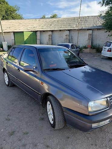 Volkswagen Vento: 1993 г., 1.8 л, Механика, Бензин, Седан — 2