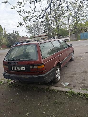 red cell: Volkswagen Passat Variant: 1989 г., Механика, Бензин, Универсал — 4