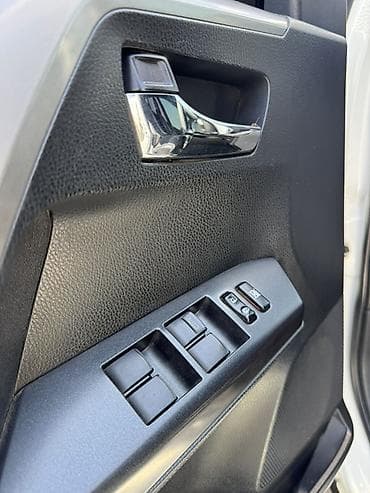 люк на машине: Toyota RAV4: 2018 г., 2.5 л, Вариатор, Гибрид, Кроссовер — 10