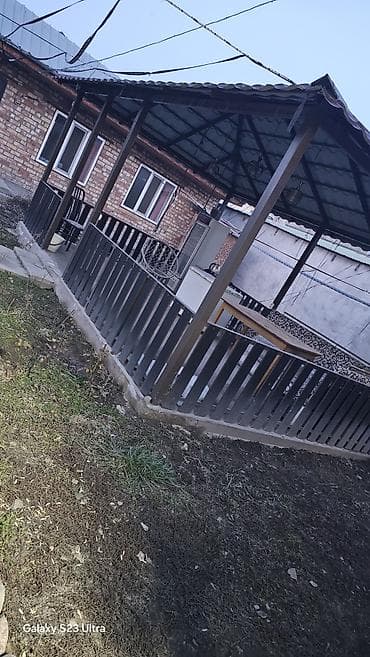 nice house: Жилой дом с двором и навесом - Участок огорожен высоким кирпичным — 3