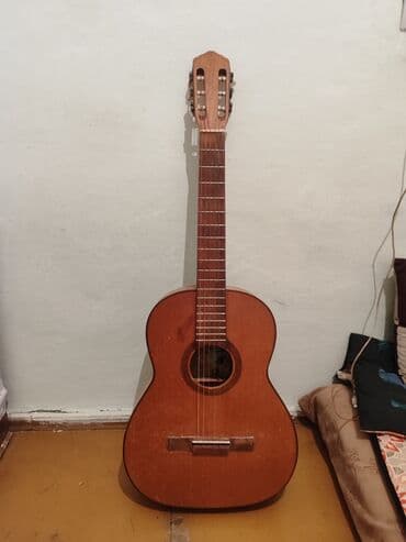 Классическая акустическая гитара с нейлоновыми струнами. - Тип