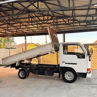 nisan: Легкий грузовик, Nissan, Стандарт — 1