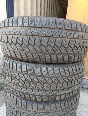 шины на форанер: R-17 -215-45. Привозные из Японии. Шины зимние комплект 4 шт. По нашим — 3