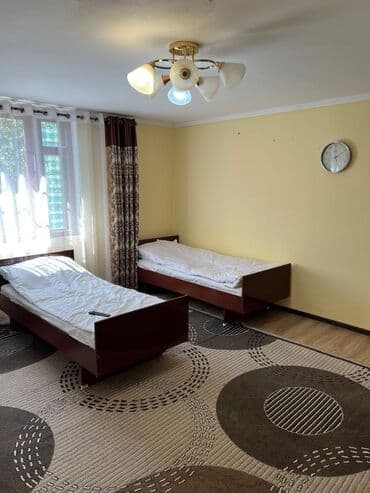 продаю дом в сокулуке: Коттедж, гостевой дом Каджи-Сай, Парковка, стоянка — 4