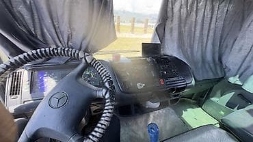 тягач дав: Mercedes-Benz Atego 818 — специализированный грузовик-коневоз — 5