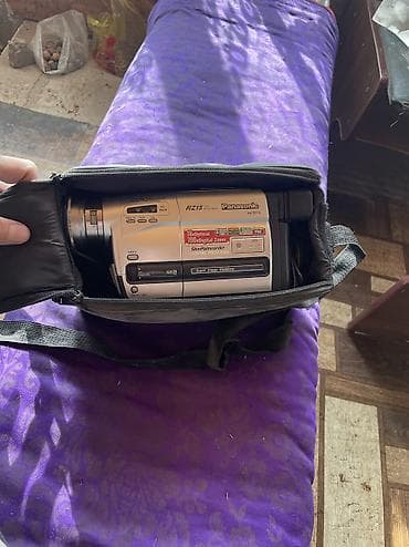 Видеокамеры: Продаю видео камеру Panasonic RZ-15 состояние идеальная лежит много — 4