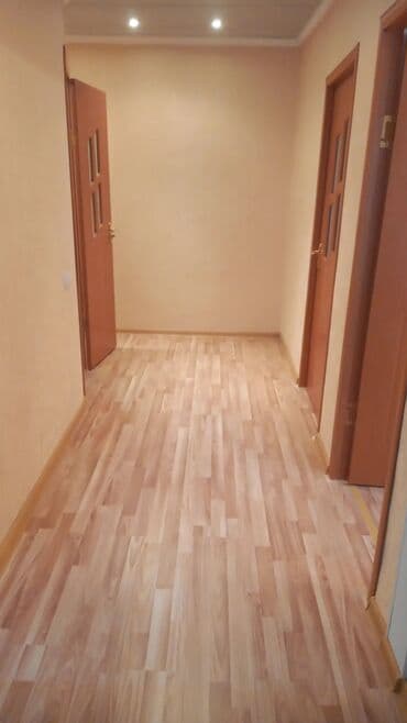 осб панели: Ламинат светлого оттенка, имитирующий текстуру натурального дерева — 1