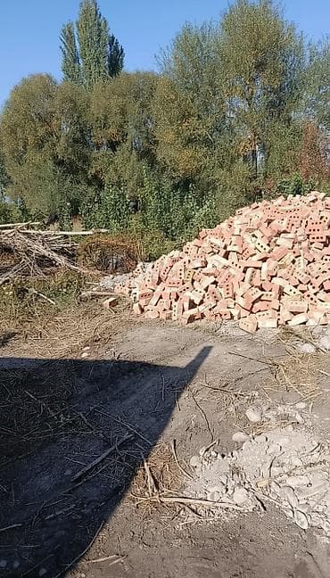 Кирпич красный пустотелый (перфорация 3–6 отверстий), навалом — 1