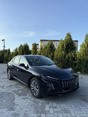 gak aion s: Hongqi EQM-5 седан бизнес‑класса Запас хода - 430 км по факту 400 км — 1
