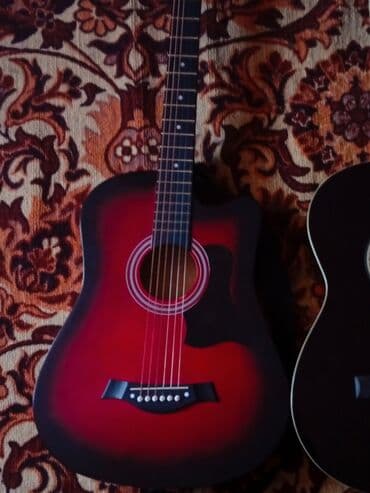 полуакустическая электрогитара: Красная акустика без царапины с пикгардом, с комплектом 6500 а если вы — 8