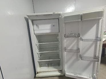 Однокамерный холодильник Indesit (верхняя морозильная камера) - — 2