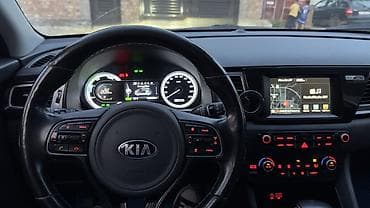 tesla pi: Kia Niro: 2018 г., 1.6 л, Гибрид, Кроссовер — 4