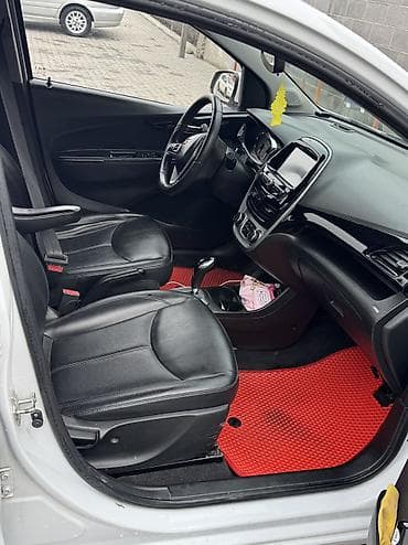 suzuki ignis: Chevrolet Spark: 2017 г., 1 л, Вариатор, Бензин — 5