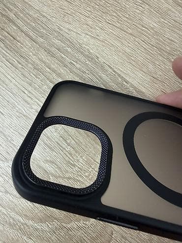 чехлы на 12 айфон: Черный полупрозрачный чехол, разработанный для защиты телефона. Для 12 — 4