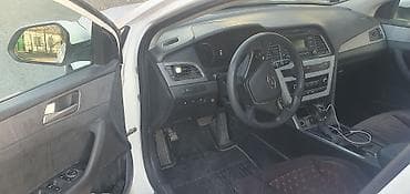 салон автомобиля: Hyundai Sonata: 2018 г., 2 л, Автомат, Газ, Седан — 4