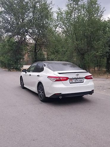 Toyota Camry: 2018 г., 2.5 л, Автомат, Бензин, Седан — 3