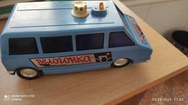 Машинка на батарейках с пультом, 1500 сом