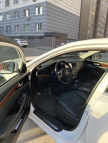b class: Kia K7: 2017 г., Седан — 10