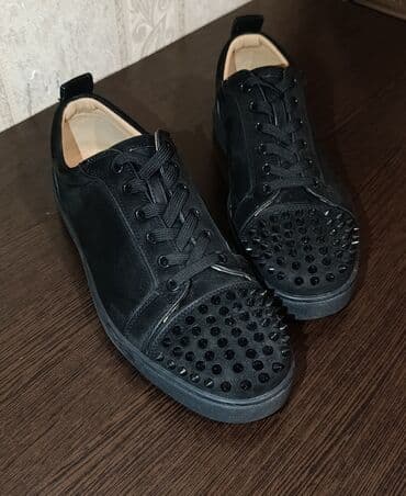 лабутен обувь: Кроссовки мужские, черные, с шипами. Б/у в отличном состоянии. размер — 2