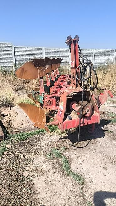 Плуг оборотный Kverneland, навесной - Количество корпусов: 5 - at lalafo.kg Плуг оборотный Kverneland, навесной - Количество корпусов: 5 -