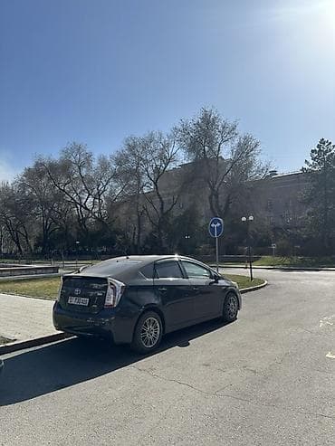 lada priora: Toyota Prius: 2015 г., Гибрид, Хэтчбэк — 3