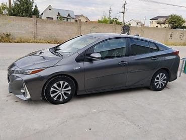 step 2: Toyota Prius: 2021 г., Гибрид, Лифтбек — 2