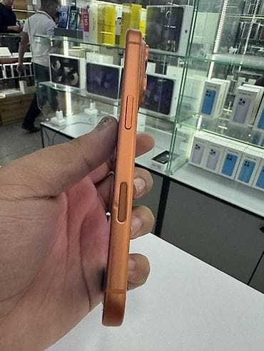 iphone 15 mini: IPhone 17 Pro, 256 ГБ, в оранжевом цвете корпуса. Смартфон с плоскими — 4