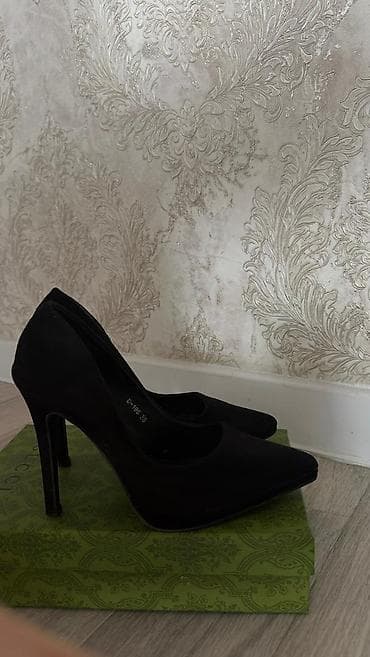 обувь женские бу: Туфли женские, покупала в Италии за 8500, размер 38, замша,в — 2