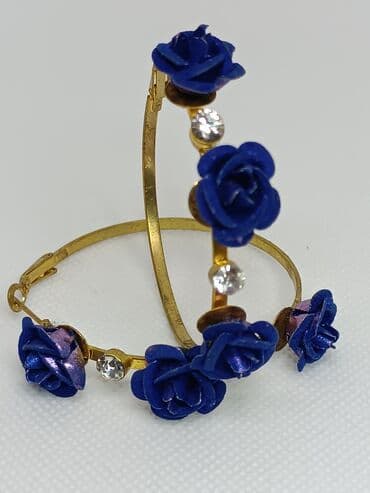 продаю золотую цепочку: Серьги-кольца Розы. Есть в синим и серебристом цвете (розы). Новые! — 2