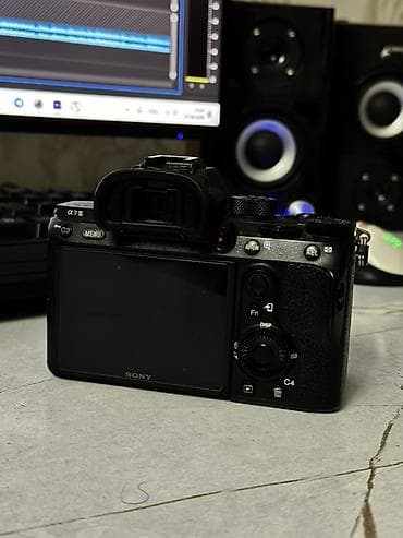 canon eos: Беззеркальная полнокадровая камера Sony α7 III (ILCE-7M3) — тушка — 1