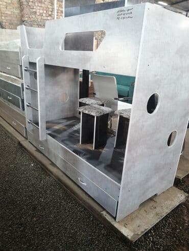 Продаю новый 2х ярусный кровать, размер кровати дилина 1м 90см ширина