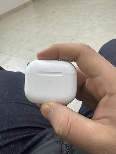 Аксессуары для ПК: Беспроводные наушники-вкладыши с кейсом зарядки (белые) - — 2